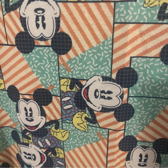 EUC LulaRoe Classic Tee - Picture 2 of 5